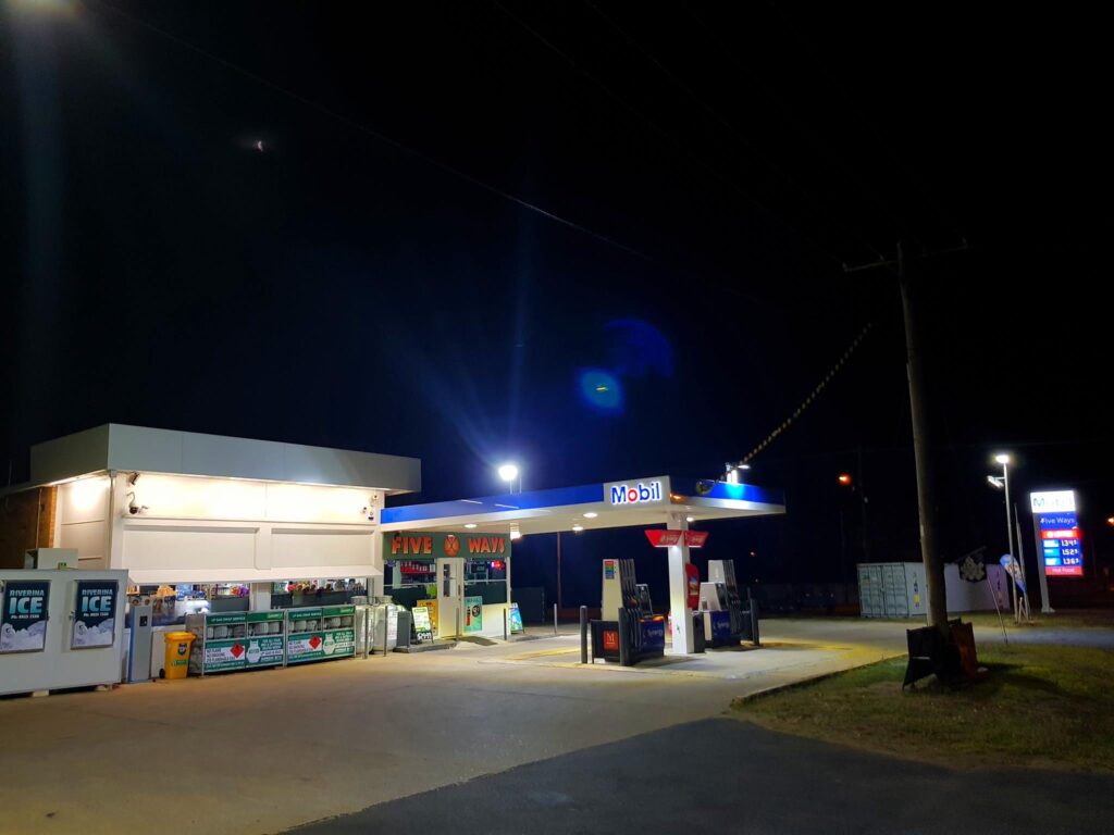 mobil five ways tumut